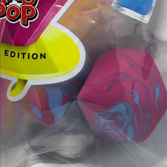 Sally Hansen Ring Pop Limited Edition Beauty & Nail Sponge - Picture 2 of 4